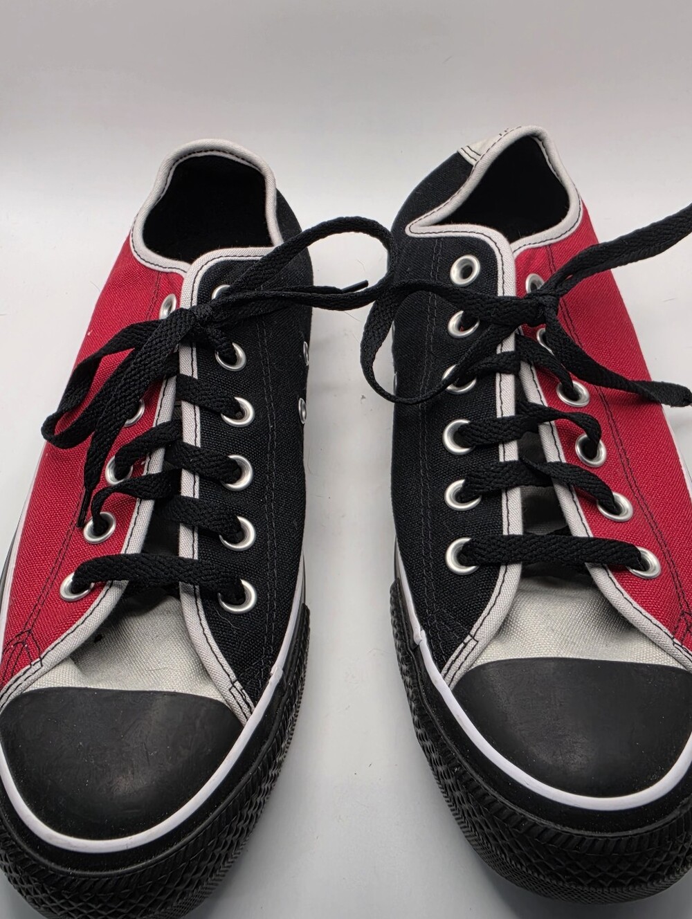 Converse Chuck Taylor All Star Low Tri Color Top Men's 7.5 Women's 9.5 Red Black